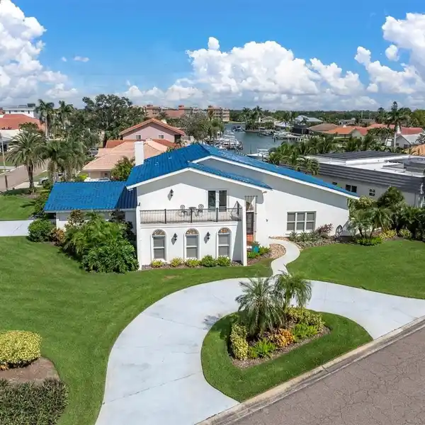 WATERFRONT RETREAT WITH PRIVATE BALCONY AND SUNRISE VIEWS