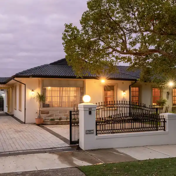 METICULOUSLY UPDATED RESIDENCE