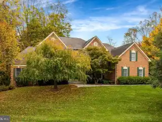 Powerful Features in Exceptional Home