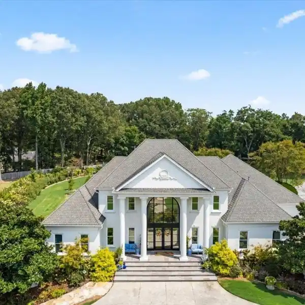 ELEGANT PRIVATE OASIS