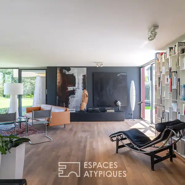 STRIKING MODULAR HOME IN NATURAL SETTING