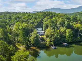 Idyllic Lakefront Home