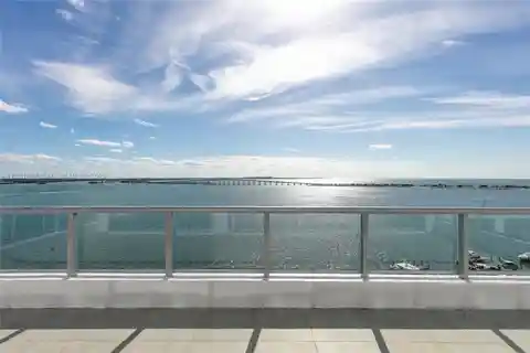 Unique Model in an Iconic Building