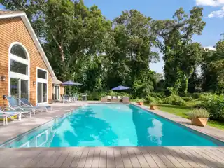 Charming One-Level Retreat in Hansom Hills