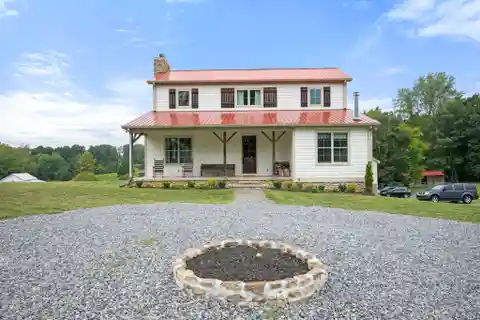 Idyllic Five-Acre Retreat in Leipers Fork