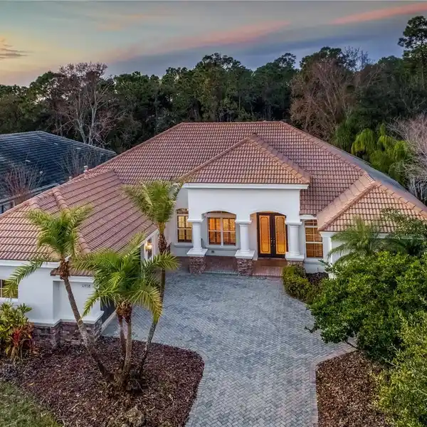 ELEGANT ESTATE WITH PANORAMIC CONSERVATION VIEWS