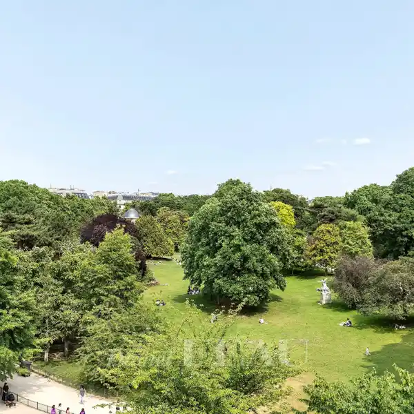 SPACIOUS 19TH-CENTURY MANSION APARTMENT WITH VIEWS