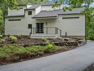 Striking Contemporary Retreat on 2.6 Acres