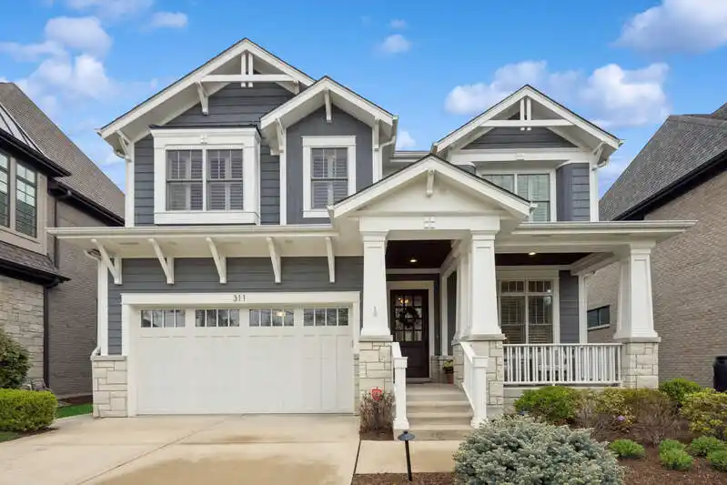 Functional Blend of Modern and Traditional Elegance