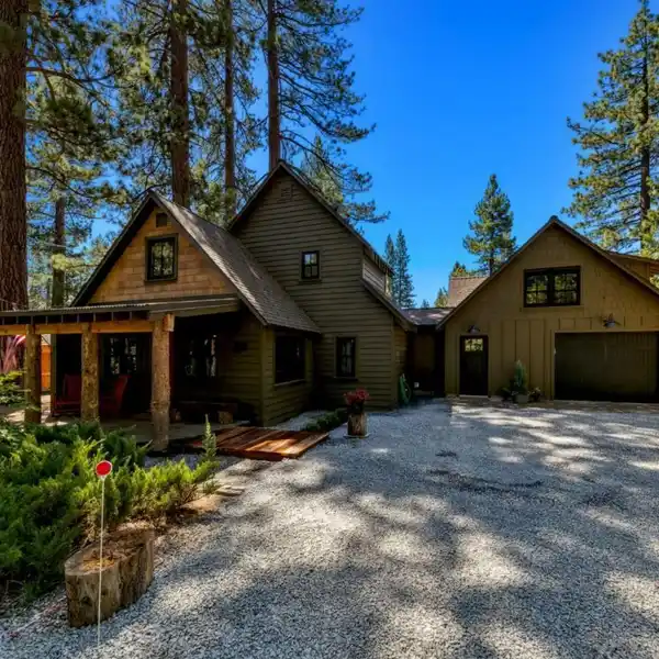 RENOVATED TAHOE CABIN IN THE HISTORIC AMERICAN LEGION AREA