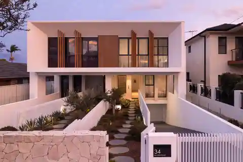 Expansive Duplex with Flawless Indoor-Outdoor Flow