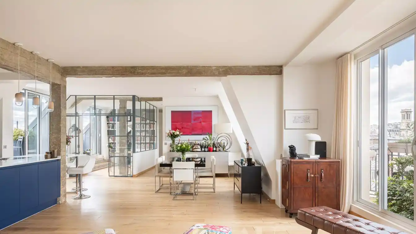 Exceptional Top Floor Apartment