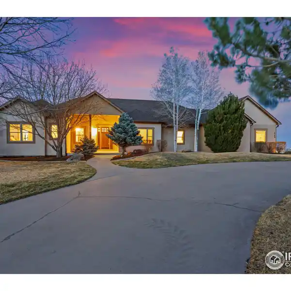 SPECIAL WALKOUT RANCH IN DESIRABLE HILLTOP ESTATES