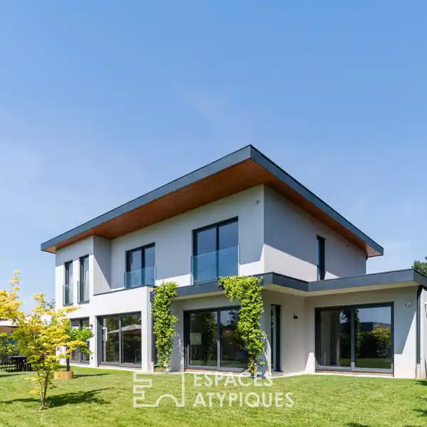 CONTEMPORARY MASTERPIECE WITH LUSH PRIVATE GROUNDS