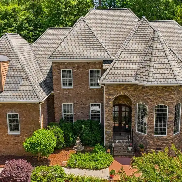 EXTRAORDINARY EXECUTIVE ESTATE