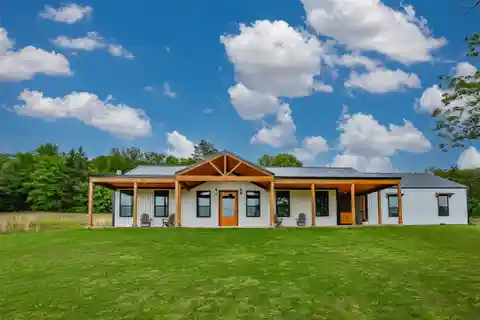 Extraordinary 28-acre Ranch Property