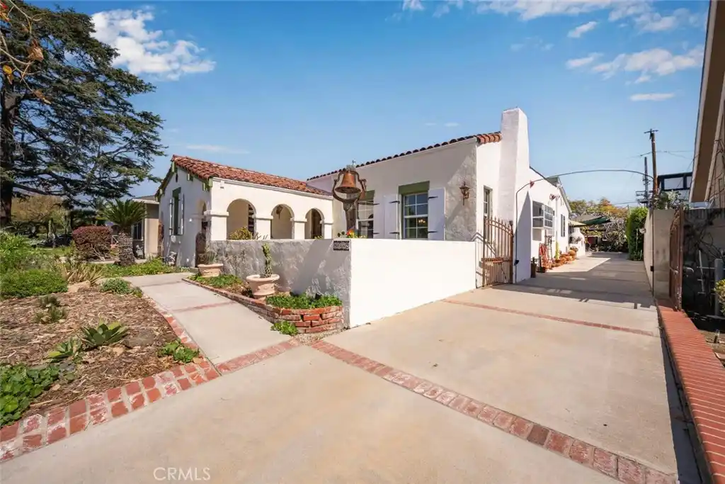 Charming Spanish-style Bungalow