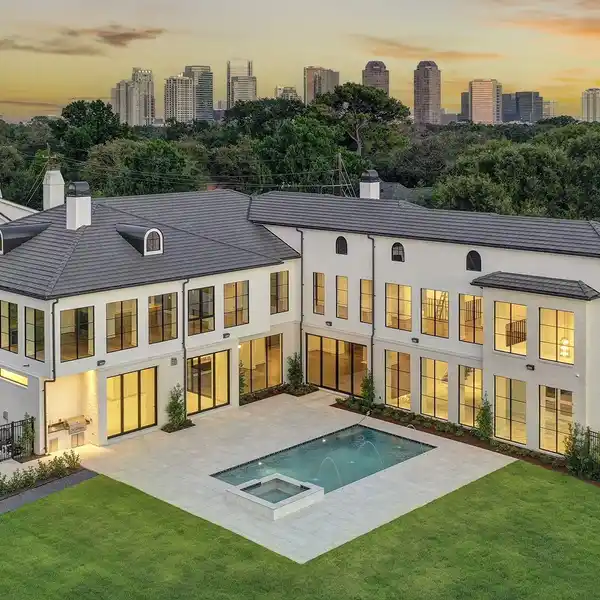 AMAZING NEW CONSTRUCTION RESIDENCE IN TANGLEWOOD