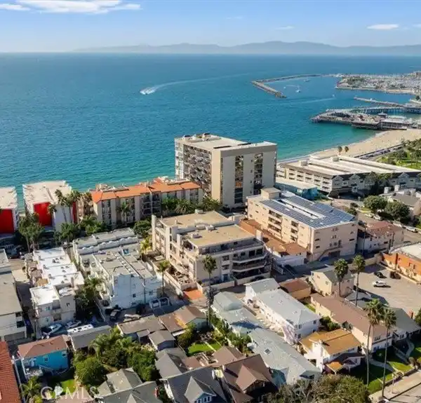 PRESTIGIOUS PENTHOUSE COMPLEX ON THE ESPLANADE