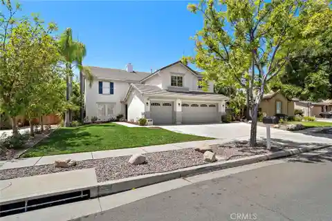 Spacious Light-Filled Home with an Ideal Plan