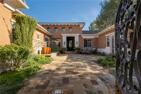 Single-story Estate in Prestigious Portofiro