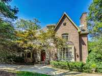 ELEGANT SPACIOUS HOME IN A GREEN SETTING