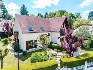 Family-Friendly Retreat Close to Village Amenities