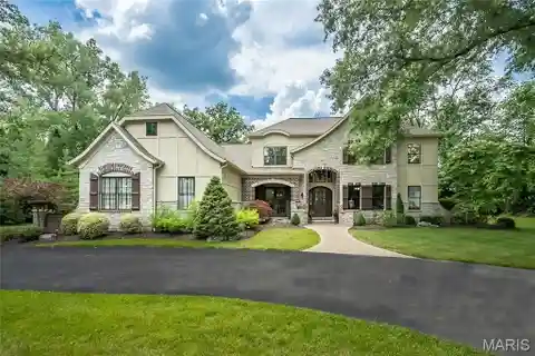 Casual Elegance on a Picturesque Acre