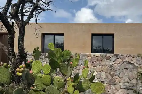 Lovely Property Ready for Your Vision