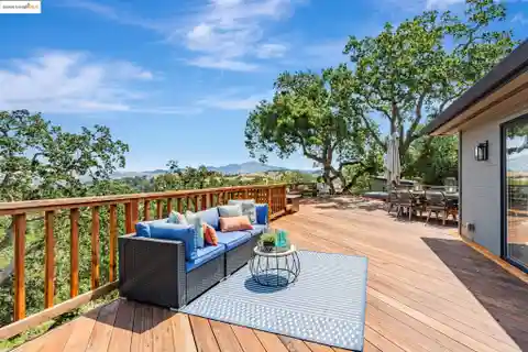Tranquil Retreat Atop a Serene Hillside