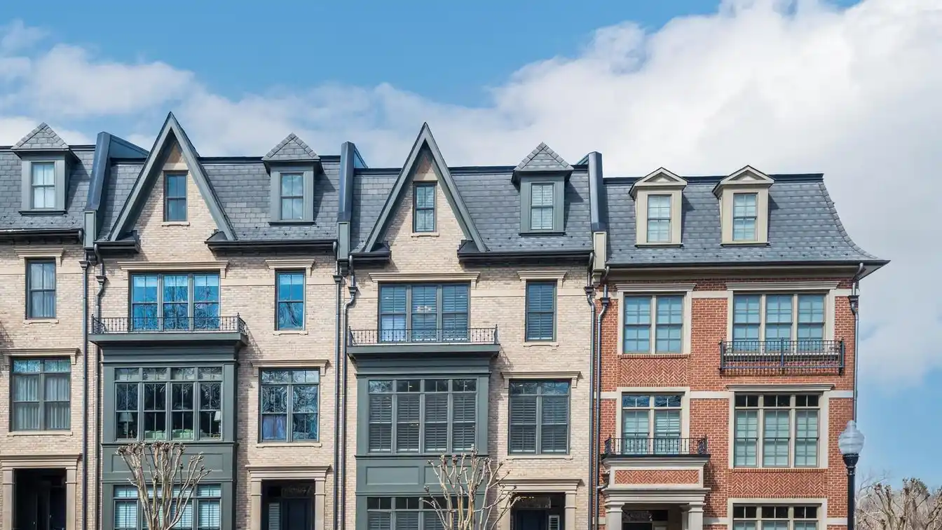 Gorgeous Townhome in Symphony Park
