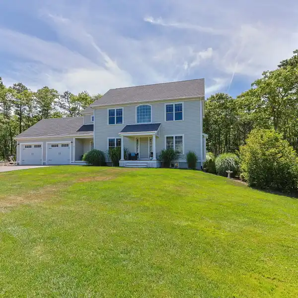WELL-APPOINTED CONTEMPORARY COLONIAL IN OSPREY LANDING