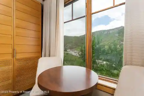 Gorgeous and Modern New Condo