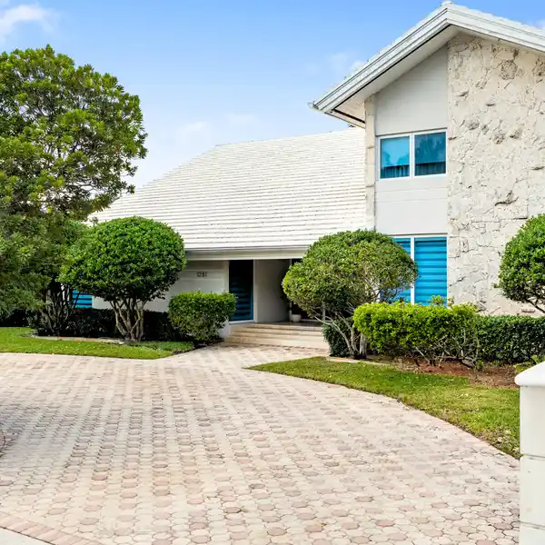 EXQUISITE MID-CENTURY MODERN PROPERTY IN PRESTIGIOUS BAY HARBOR ISLANDS