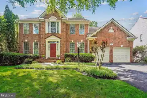 Classic Colonial with Versatile Space