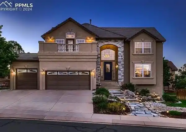 BEAUTIFUL CUSTOM HOME AT THE TOP OF MOUNTAIN SHADOWS