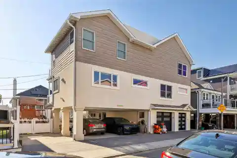 Open Plan Contemporary Home on a Double Lot