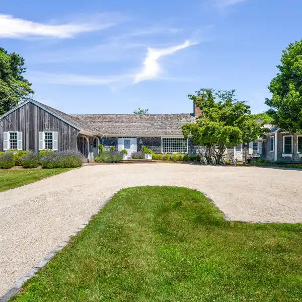 RARE OPPORTUNITY CLOSE TO THE OCEAN