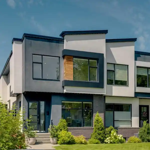STUNNING SEMI-DETACHED HOME
