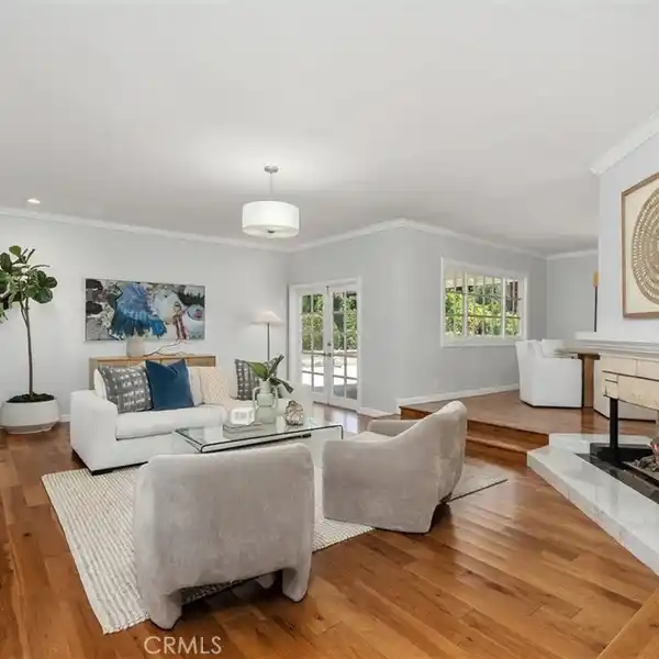 LUXURY HOME IN THE HEART OF PRESTIGIOUS VILLA PARK