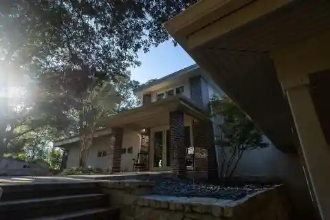 Sophisticated Waterfront Estate