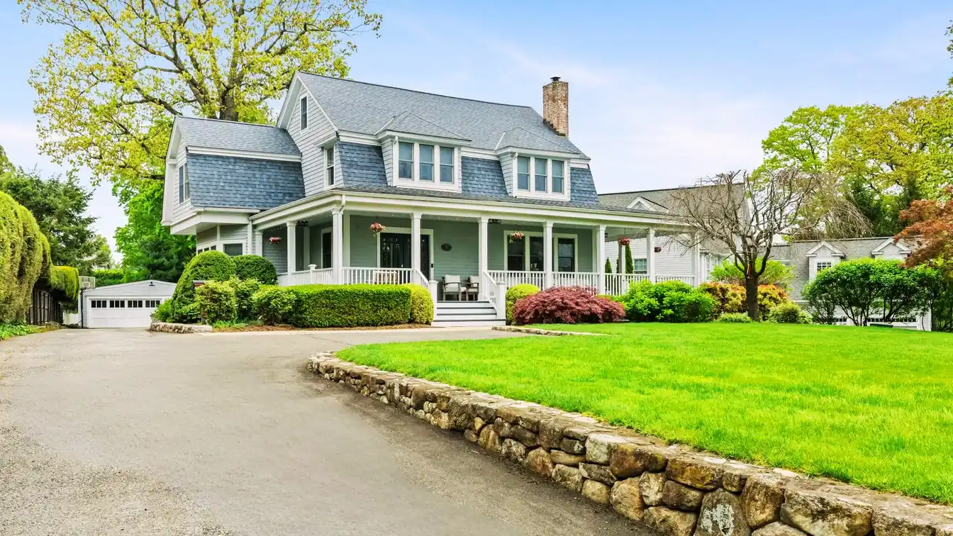 Beautifully Maintained Gambrel Colonial