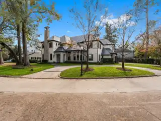 Luxurious Living in River Oaks