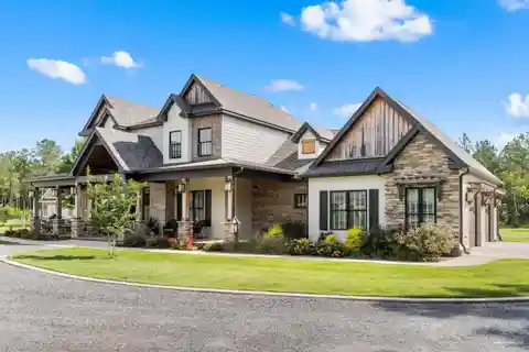 Sprawling Pace Estate with Luxe Guest Garage