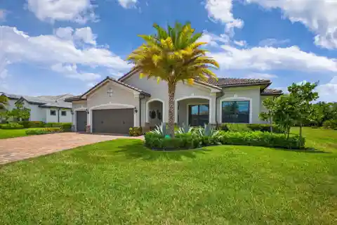 Unparalleled Elegance on a Spacious Lot in Ancient Tree