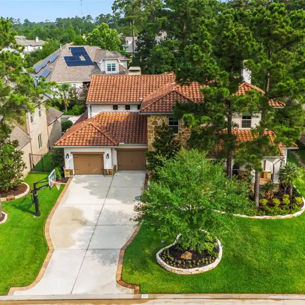 LUXURY LIVING IN THE HEART OF CREEKSIDE PARK