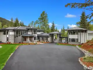 Luxurious Modern Home in Uplands Reserve