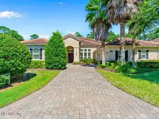 Low-Maintenance Luxury by the Sea