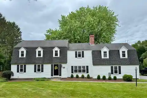 Updated Beauty with Bonus Barn Workshop