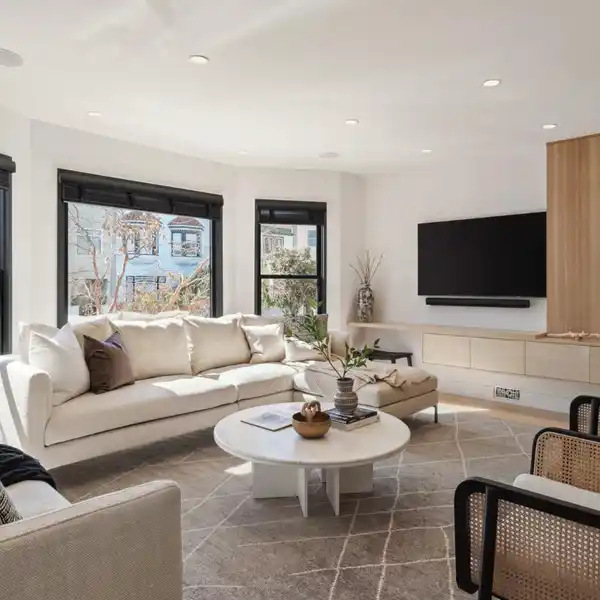 VERSATILE PROPERTY WITH MAIN RESIDENCE AND ADDITIONAL DWELLING UNIT